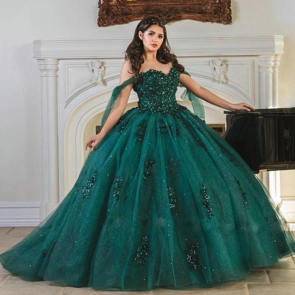 2023 Vestidos de quinceañera de color verde esmeralda sexy Apliques de encaje Cuentas de cristal Fuera del hombro Vestido de fiesta Tul Vestidos De Vestido Invitado Corsé Volver