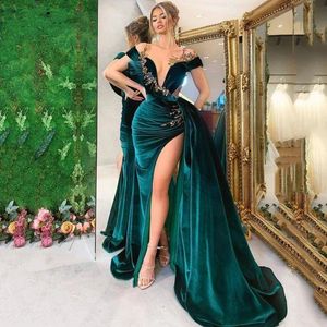 2023 Sexy vert velours longue sirène robes de bal épaules dénudées grande taille avant fendu perlé formelle robes de soirée