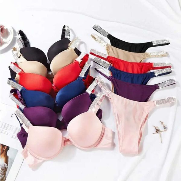 2023 Carta sexy Rhinestone Ropa interior Confort Breve Push Up Bra y Panty Conjuntos de 2 piezas para mujeres Lencería Bikini Conjunto Diseño de movimiento Moda