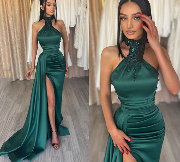 2023 Sexy sirena vestidos de graduación verde esmeralda Halter de talla grande cuentas de cristal árabe lado dividido satén noche Formal vestido de fiesta