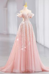 2023 Robes de mariée rose brillant Blinging Princess Scoop Lace Crystal Pley Plus Taille Signiques pour les mariages Mère épaule des robes de marié