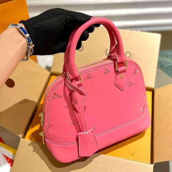 2023 Bolsos de hombro Bolso de asas de lujo Bolso de diseñador Letra V Bolso pequeño de concha Mujer Moda Bolso de cuero Estilo clásico Simple en múltiples colores