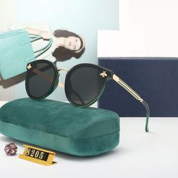 Gafas de sol de diseñador polarizadas con letras laterales para hombre y mujer, anteojos de sol de lujo, para viajar, a prueba de sol, para playa, 2023