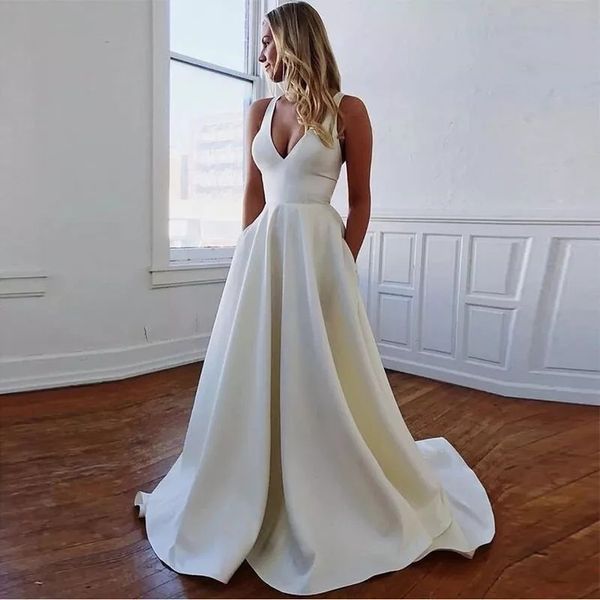 2023 Simple Una línea Vestido de novia Sin mangas Sexy Cuello en V profundo Vestido De Novia Robe De Mariee Satén Vestidos de novia Arco Barrido Tren Bolsillo