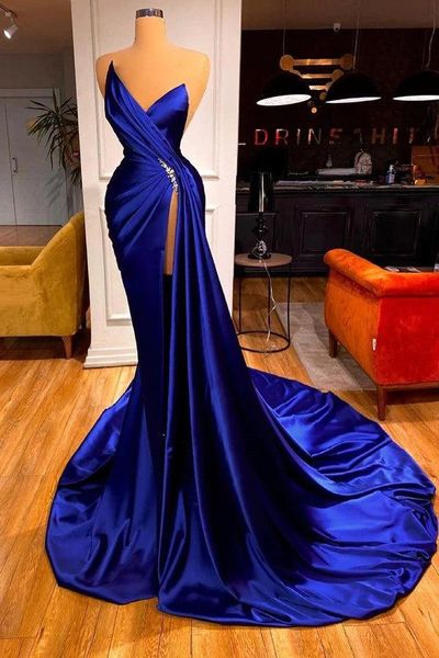 2023 robes de bal simples bleu royal sexy chérie perles de cristal sans manches haut côté fendu dos ouvert robe de soirée pageant robes de soirée