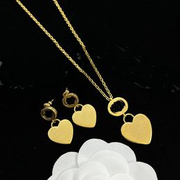 2023 Simplicité Mode Amour Goujons D'oreille Cuivre Colliers Bracelet Ensembles Avec Gravé G Lettre Coeur Pendentif Boucles D'oreilles Fournir Couples Bijoux Cadeaux De Fête CGS2 --03