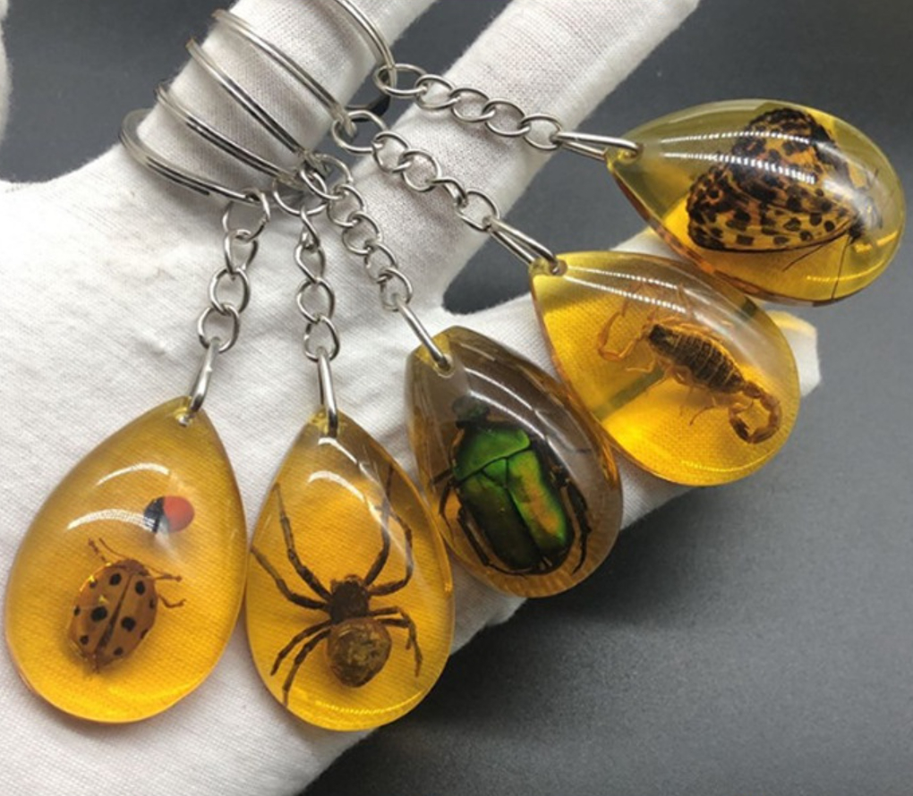 2023 Simulated Insect Amber Key Rings Punk Unique Scorpion Ants Bee Resin Anime Keychain for Men Women Decoration Cool Fashion Jewelry