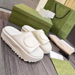 2023 Slipper Fashion Fashion Broidered Canvas Designer Slides Slip on Slippers Girls 60 mm Toile couverte Sandales de plate-forme et sacs à poussière