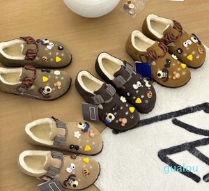2023 chinelos designer mulheres meninas brinquedos diy sapatos acessórios sapatos desviando botas de lã de inverno bonito