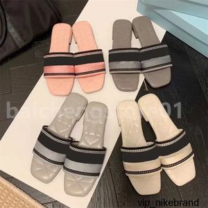 2023 Pantoufles Tissu Brodé Sandales Designer Diapositives Femmes Pantoufle De Luxe P Diapositive Sandale Casual Talons Chunky Mode Été Plage Chaussures À Talons Bas b4