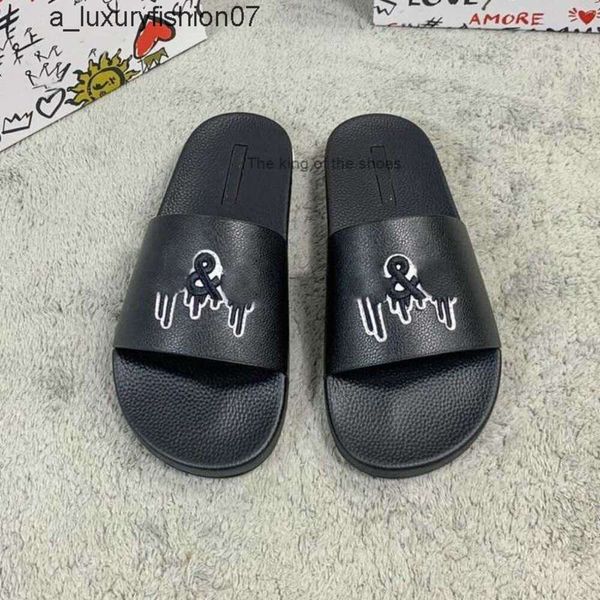 2023 Slippers Open Shoes Flat Luxury Designer Sliders Mens Mens Womens Sandals Sandals Slide Dames Flip Flops Mandis noir 9t82 9ha4