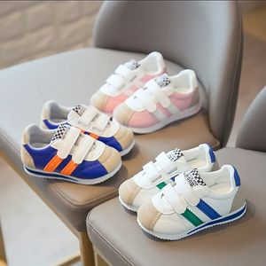 2023 sneakers peuter tennisschoenen herfst lichtgewicht babymeisje designer kinderen zachte bodem kinderen voor jongens