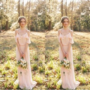 2023 Correa de espagueti Sexy Blush Pink Gasa Vestidos de dama de honor Largos volantes bohemios Boda en la playa Dama de honor Maxi vestidos por encargo