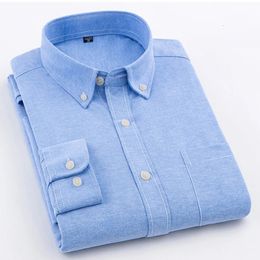 2023 Spring and Automn Mens Shirt Oxford Cotton Tissu à manches longues Couleur de couleur solide Businet Casual Fit Casual Fit 240418