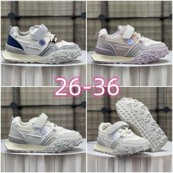 2023 Printemps et automne Nouveaux chaussures en maille respirante pour les garçons Summer Nouvelles chaussures de sport pour enfants doubles chaussures de course à la mode