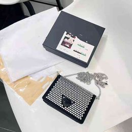 2023 lente en zomer nieuwe mini veelzijdige diamanten flash lady chain messenger tas mond envelop sparing verkoop