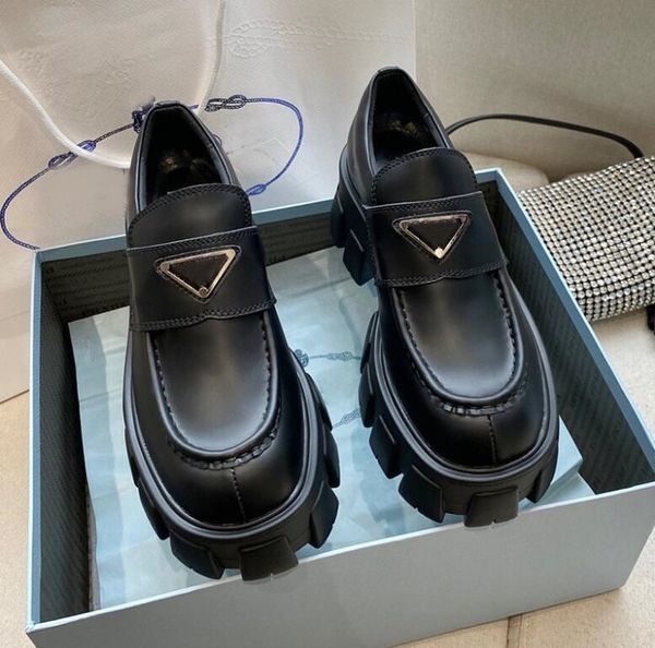 2023 printemps et été nouvelles sandales pour femmes triangle standard fond épais muffin lefse chaussures femme noir vent britannique chaussures simples à l'intérieur de petites chaussures en cuir hautes
