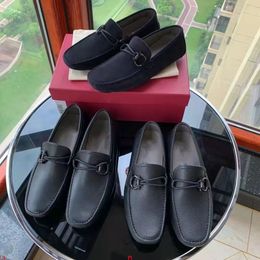 2023 printemps automne Designer hommes mocassins chaussures de haute qualité doux mocassins en cuir véritable luxueux chaussures habillées bleu noir sans lacet mariage bureau marche chaussures de conduite