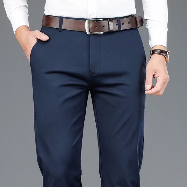 2023 Primavera Pantalones casuales de fibra de bambú para hombres Estilo clásico Moda de negocios Pantalones de algodón elásticos de color caqui Ropa de marca masculina 240108