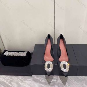 2023 printemps nouveau bouton carré eau diamant chaussures pour femmes soie satin sexy chaussures à talons hauts mode européenne célébrité pointu chaussures simples