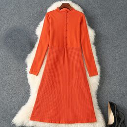 2023 Spring oranje vaste kleur gebreide jurk met lange mouwen ronde nek knopen met enkele borstcasual jurken m3m03b700