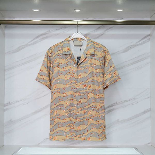 2023 Camisas de bolos de primavera y verano Moda para hombre Camisas con estampado dorado Camisas casuales con botones de manga corta Camisa hawaiana Trajes de playa Camisas de vestir de diseñador