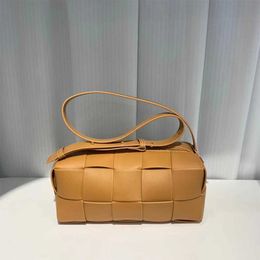 2023 printemps/été nouveau sac en peau de vache tricoté sous les bras couleur bonbon une épaule petit sac carré de haute qualité petit sac populaire pour femmes 230529