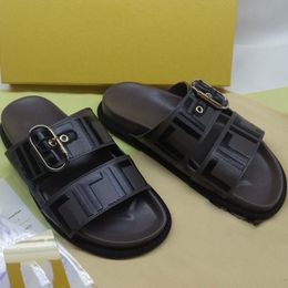 2023 SS pantoufles Femmes En Relief Français Intrecciato Diapositives En Caoutchouc Sandale Hommes Designer Sandales En Caoutchouc Tongs Chaussures D'été Dearfoam Ventre Plat