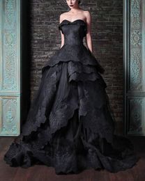 2023 Strapless zwarte gotische trouwjurk lagen A-lijn vloerlengte bruidsjurken kanten appliques back veter-up plus size vintage vestidos de novia
