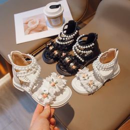 2023 Summer Baby Girl Sandals Beach Holiday Children Zapatos Altos para niños Pearls Floral Princess Tamaño 2336 240425