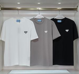 2023 Diseñador de verano de gama alta Camisetas para hombre Algodón de lujo cuello redondo tallas grandes para mujer Camiseta de manga corta amantes Harajuku calle triángulo logo