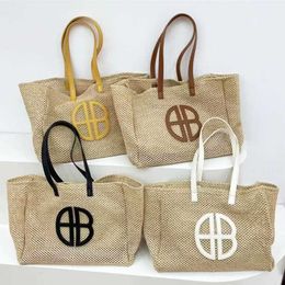 2023 Zomerontwerper Breien Handtas Straw Beach opbergtas Hoge capaciteit Travel schouders Tas Handwerk Hollow Out Brand Purse 230511