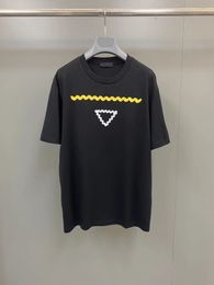 2023 Zomerontwerper T -shirt Fashion Wave Stripe Splice Design European Size Loose Version Mens Casual Black T -shirt