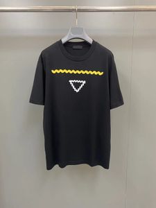 2023 Zomerontwerper T -shirt Fashion Wave Stripe Splice Design European Size Loose Version Mens Casual Black T -shirt
