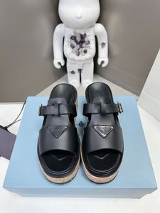 2023 zomerontwerper vrouwen luxe sandalen platforms Romeinse lovertjes stoffen holle dikke sandalen sandalen hoge hiel wig niet-slip comfortabele kortingsprijs gratis schip