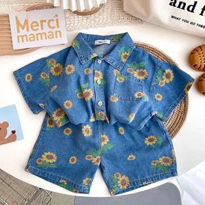 2023 Zomer Kids Denim shirts set jongensmeisjes shortsleeved en shorts maisy print tweekleppige kinderen casual losse sets 240410