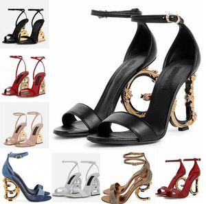 2023 Été Marques De Luxe En Cuir Verni Sandales Chaussures Pop Talon Plaqué Or Carbone Nu Noir Rouge Escarpins Gladiator Sandalias Avec Box chaussures de designer