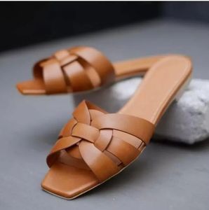 2023 Zomer Luxe Eerbetoon Nu 05 Intertwining-Strap Sandalen Schoenen Vrouwen Strand Slides Flats Dame Korting Slippers Populaire slip Op Flip-Flop