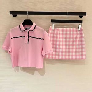 2023 Zomer Nieuw kleurcontrast Pink Triangle Ripple Collar Polo Shirt Short Top Women
