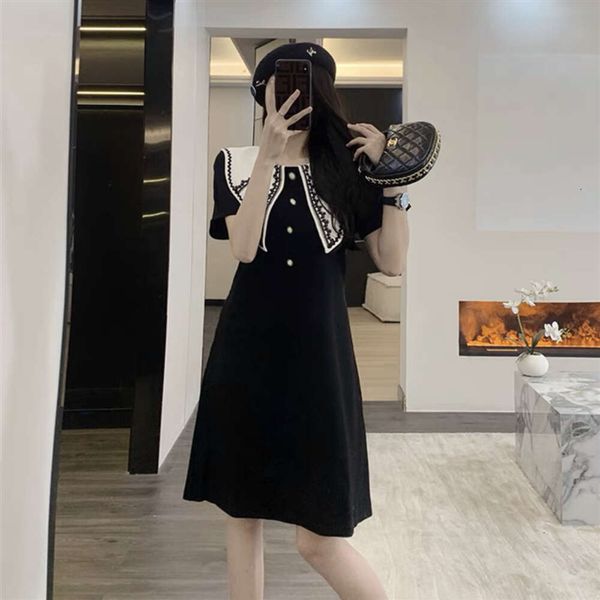 2023 novedad de verano estilo francés Hepburn pequeño negro de gama alta moda Casual suelto y delgado vestido de manga corta