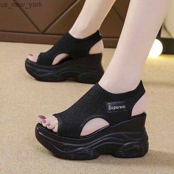 2023 été nouveau tricoté poisson-bouche chaussures fée vent gâteau semelle haut talon volant armure pente talon semelle épaisse sport femmes sandale L230518