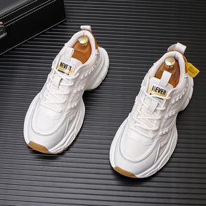 NOVEDAD DE VERANO 2023, zapatos blancos pequeños transpirables de malla, versión coreana, suela gruesa, zapatos deportivos informales a la moda para hombres, zapatos para padres a14