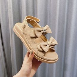 Sandales de sport Velcro pour femmes, chaussures de plage à semelle souple, gros pieds larges, grande taille 41-43, nouvelle collection été 2024