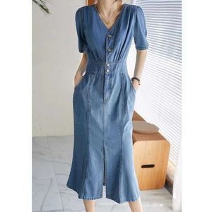 2023 Été Nouvelle taille minceur et élastique V-colme moderne Denim Pure Cotton Fashion Robe F51378