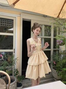 2023 été nouvelles femmes mode coréenne doux volants gâteau robe Vintage Floral femme ample Mini robe décontracté vacances robe de soirée