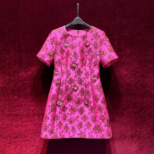 2023 été rose couleur unie broderie robe à manches courtes col rond genou longueur robes décontractées A3Q122218