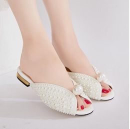 2023 Summer Princesse White Pearls Sandales Femme Fashion Peep Toe Lady Slides Womens Slipper Big Taille 35-42