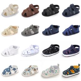 2023 Sandales d'été née bébé garçons et filles Soft Sole sans glissement de marche Baptême blanc 018m 240415