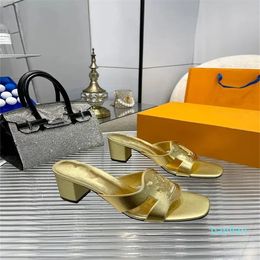 2023 Sommer-Hausschuhe, Designer-Damensandalen, mehrfarbiges Leder, modisch, vielseitig, einfach und bequem