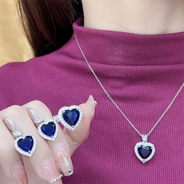 2023 Sweet Cute Wedding Jewelry Set Luxury 925 Sterling Silver Heart Pendant Blue Sapphire CZ Dangle Earring Collar de clavícula Abierto ajustable Anillo de mujer Regalo